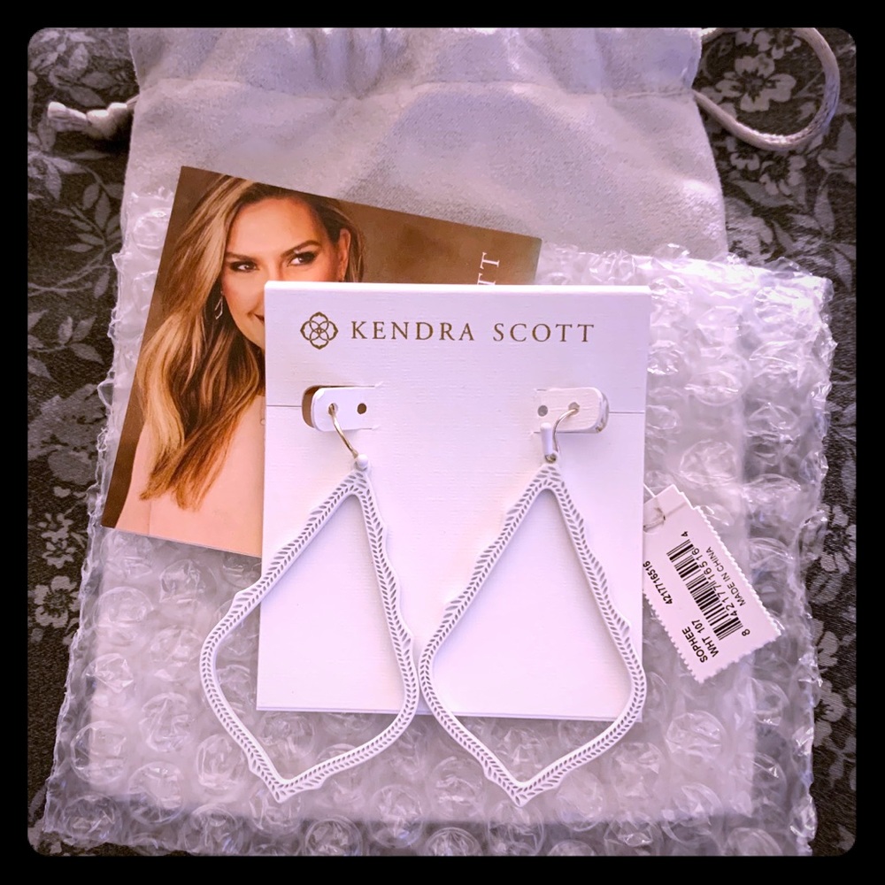 Sophee Matte Drop Earrings In White